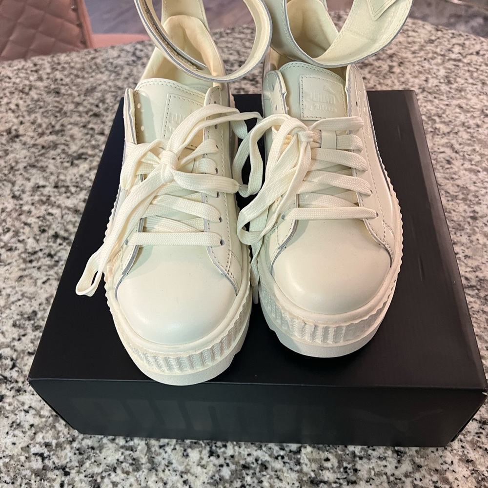 White - Picture 2 of 3
